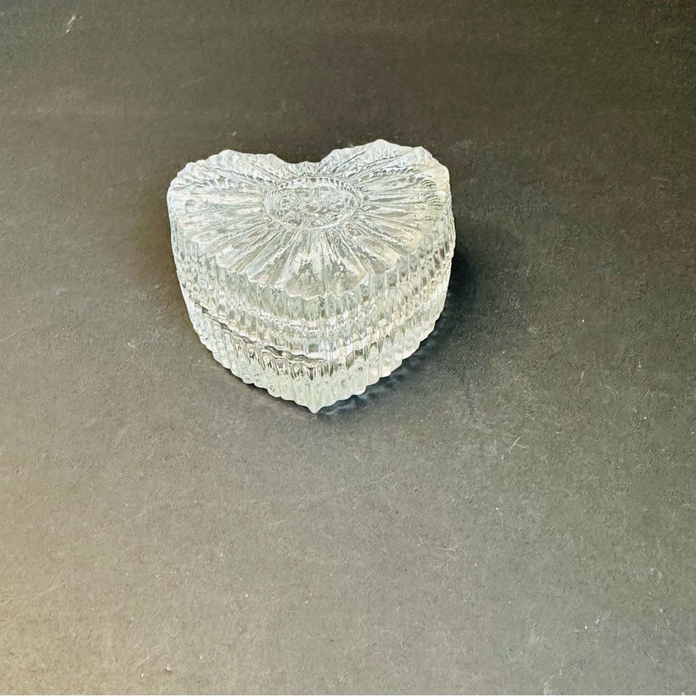 Glass Heart Shaped Box Trinket Jewelry Dish‎ Container Vanity 2.5x1 In.